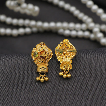 Conjunto de aretes y colgantes de oro de 22 quilates de 3,5 y 2,2 cm de la marca Boss Classic Jewelry 